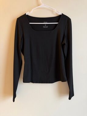 Classic Black Long-Sleeve Scoop Neck Top - Medium